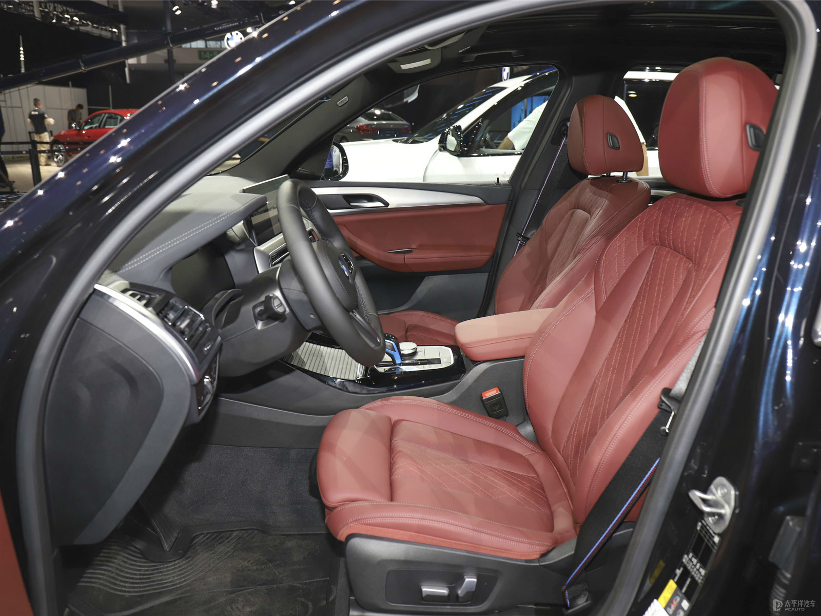 寶馬iX3 2021款改款創(chuàng)領(lǐng)型 科技與豪華融合的內(nèi)飾體驗(yàn)